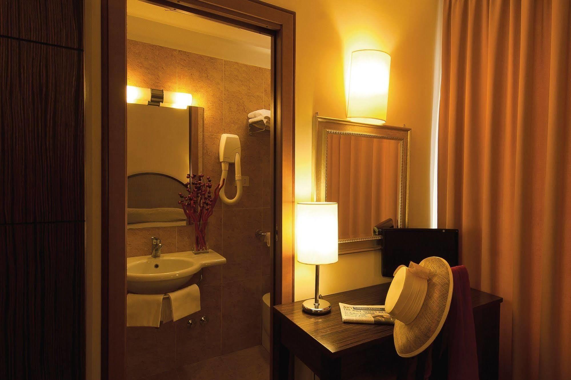 Hotel Novecento Roma Phòng bức ảnh